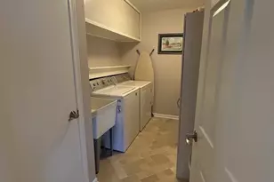 211 Village Dr, Mount Prospect, IL 60056 - Photo 21