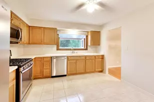 4500 Sundance Ct, Hoffman Estates, IL 60192 - Photo 11