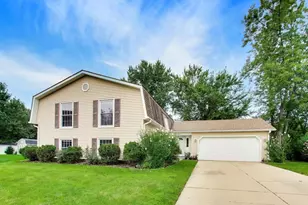 4500 Sundance Ct, Hoffman Estates, IL 60192 - Photo 1