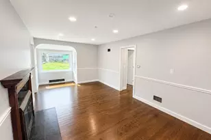 2130 Hawthorne Ln, Waukegan, IL 60087 - Photo 5