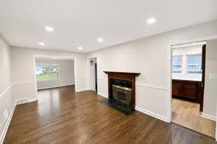 2130 Hawthorne Ln, Waukegan, IL 60087 - Photo 3