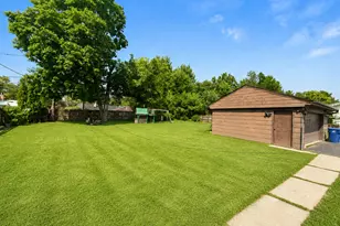 2130 Hawthorne Ln, Waukegan, IL 60087 - Photo 17