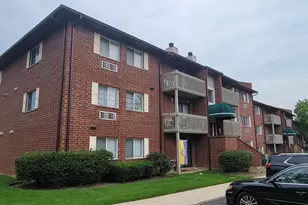 940 N Lakeside Dr, Vernon Hills, IL 60061 - Photo 1
