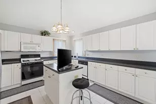 634 Primrose Cir, Matteson, IL 60443 - Photo 11