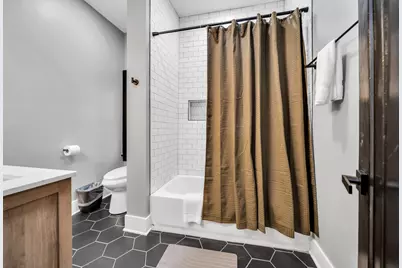 1481 W Erie Street #1R, Chicago, IL 60642 - Photo 13