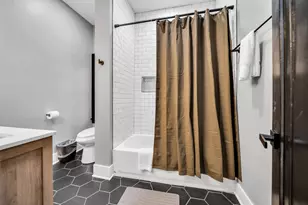 1481 W Erie St, Chicago, IL 60642 - Photo 13