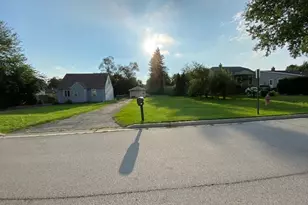 424 N Elmwood Ave, Wood Dale, IL 60191 - Photo 1