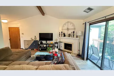 200 Brookside Lane #D, Willowbrook, IL 60527 - Photo 5