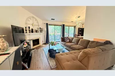 200 Brookside Lane #D, Willowbrook, IL 60527 - Photo 3