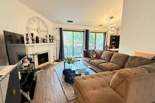 200 Brookside Ln, Willowbrook, IL 60527 - Photo 3