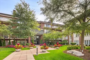 5 Oak Brook Club Dr, Oak Brook, IL 60523 - Photo 25