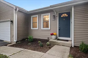 2690 Crosscreek Ct, Aurora, IL 60502 - Photo 3