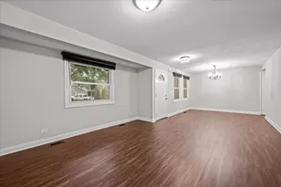 2690 Crosscreek Ct, Aurora, IL 60502 - Photo 9
