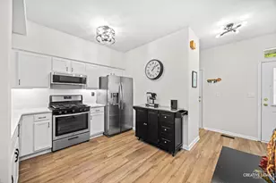1442 Walnut Hill Ave, Saint Charles, IL 60174 - Photo 9