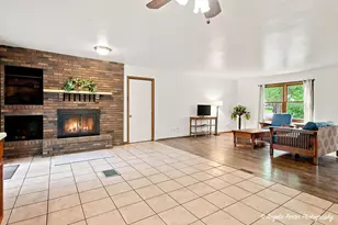 108 Vernon Dr, McHenry, IL 60051 - Photo 9