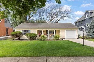 906 S Ashland Ave, La Grange, IL 60525 - Photo 1