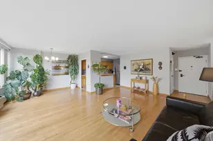 3900 N Lake Shore Dr, Chicago, IL 60613 - Photo 3
