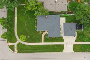 1205 E Evergreen St, Wheaton, IL 60187 - Photo 33