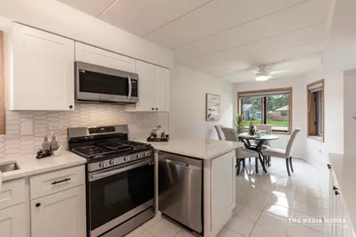 616 E 5th Avenue #101, Naperville, IL 60563 - Photo 9