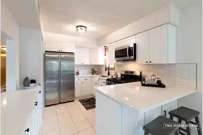 616 E 5th Avenue #101, Naperville, IL 60563 - Photo 7