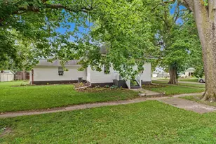 303 N Greely St, Monticello, IL 61856 - Photo 33