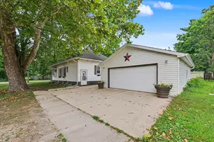 303 N Greely St, Monticello, IL 61856 - Photo 3