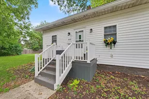 303 N Greely St, Monticello, IL 61856 - Photo 5