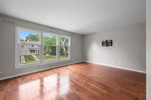 1015 Denham Pl, Schaumburg, IL 60194 - Photo 3