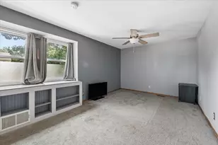 21 Fernwood Dr, Bolingbrook, IL 60440 - Photo 11