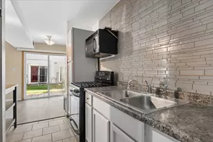 21 Fernwood Dr, Bolingbrook, IL 60440 - Photo 9