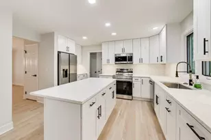 251 Perth Rd, Cary, IL 60013 - Photo 5