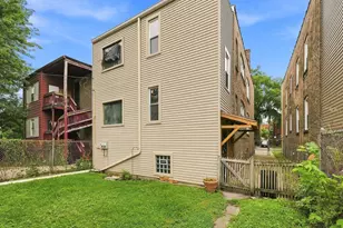 8718 S Kingston Ave, Chicago, IL 60617 - Photo 5