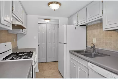 8000 Woodglen Lane #110, Downers Grove, IL 60516 - Photo 5