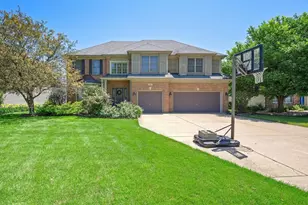 537 N Sycamore Ln, North Aurora, IL 60542 - Photo 3