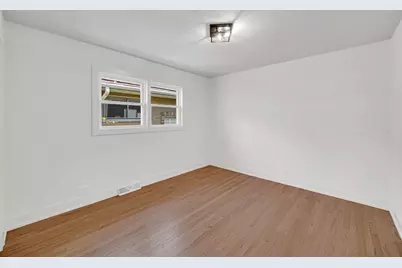 8918 Kilpatrick Avenue, Skokie, IL 60076 - Photo 5