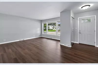 328 N Greenview Avenue, Mundelein, IL 60060 - Photo 3