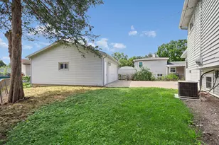 328 N Greenview Ave, Mundelein, IL 60060 - Photo 19