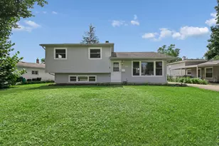 328 N Greenview Ave, Mundelein, IL 60060 - Photo 1