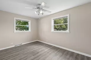 328 N Greenview Ave, Mundelein, IL 60060 - Photo 11