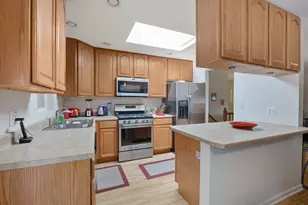 1204 Leeds Ln, Elk Grove Village, IL 60007 - Photo 7