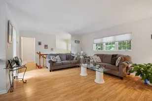 1204 Leeds Ln, Elk Grove Village, IL 60007 - Photo 3