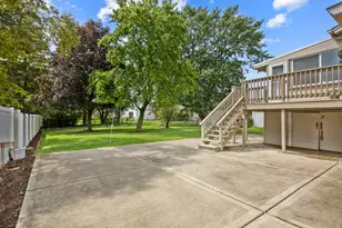 1204 Leeds Ln, Elk Grove Village, IL 60007 - Photo 25