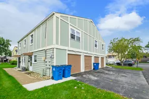 2525 Cedar Glen Dr, Lynwood, IL 60411 - Photo 1