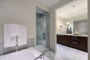 30 W Oak St, Chicago, IL 60610 - Photo 27