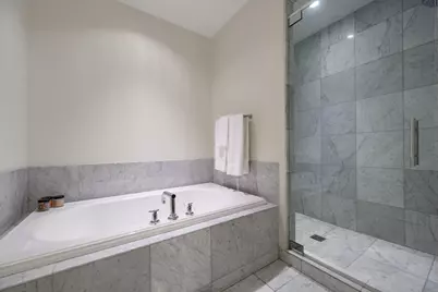 30 W Oak Street #7B, Chicago, IL 60610 - Photo 29