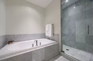 30 W Oak St, Chicago, IL 60610 - Photo 29