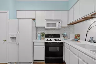 1615 Woodcrest Cir, Mundelein, IL 60060 - Photo 9
