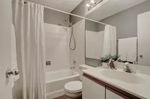 1615 Woodcrest Cir, Mundelein, IL 60060 - Photo 15