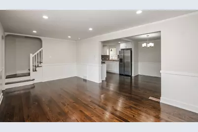 10048 S Saint Lawrence Avenue, Chicago, IL 60628 - Photo 3