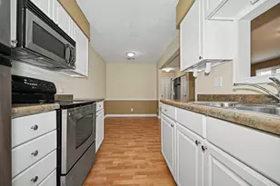 2802 E Lincoln St, Bloomington, IL 61704 - Photo 15